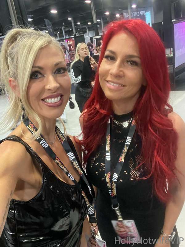 Had so much fun at Exxxotica! 5