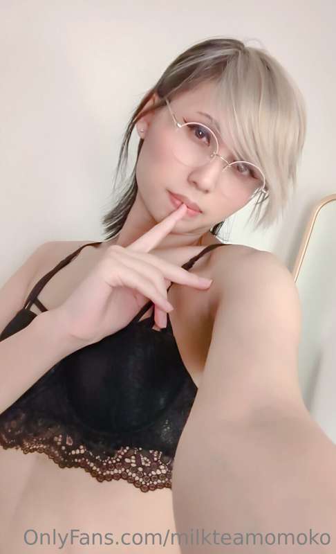 model profile shot :3 2