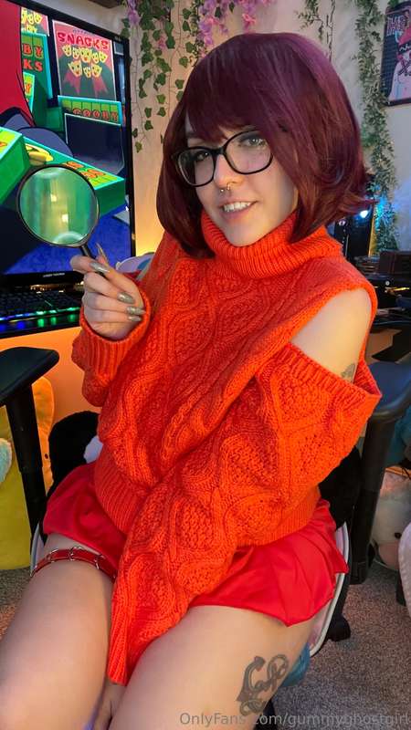 Wanna see what’s under Velma’s sweater? 😏🔎 6