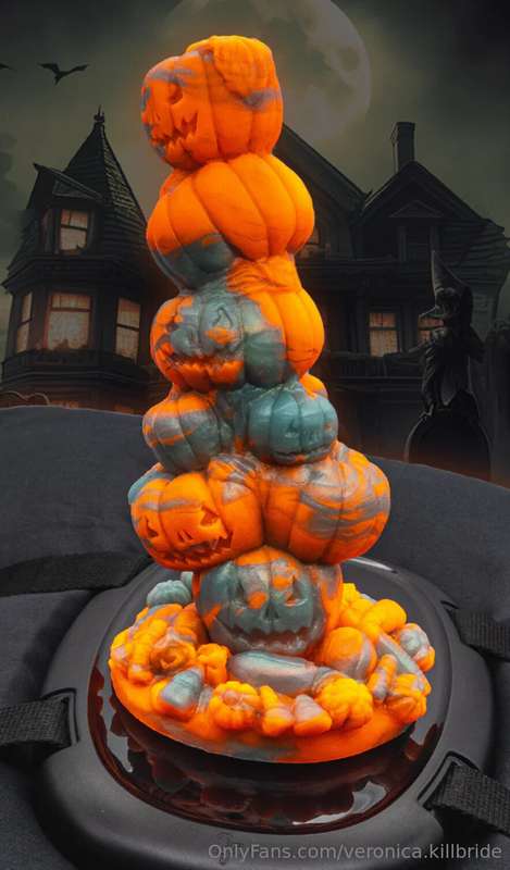 Just bought this bad boy for Halloween 🎃💕