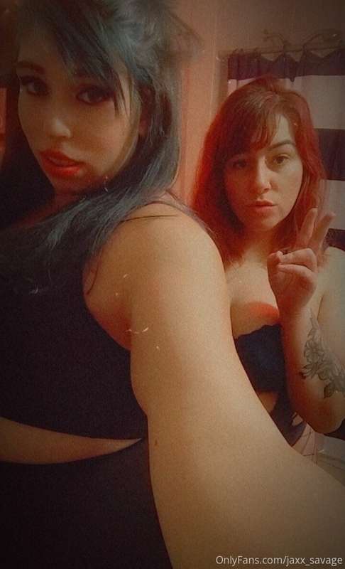 Helloween vibes 🖤🎃🧹🦇 Some pictures feature the beautiful sex.. 5