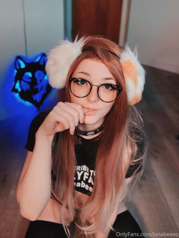 Woof woof! I was gonna be an elf girl this week buuuuuuut I ..
