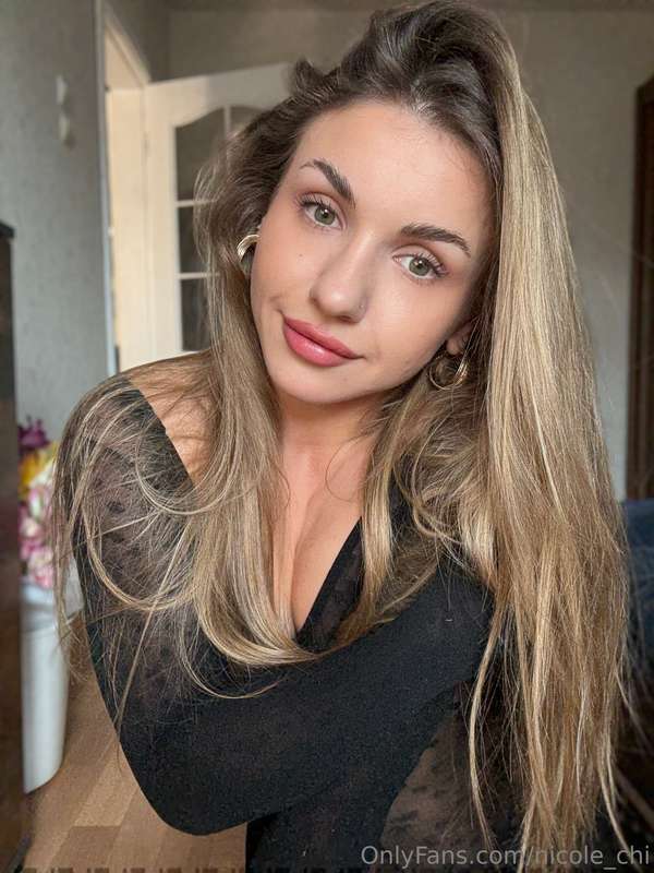 I want to kiss or spankin ? 💞