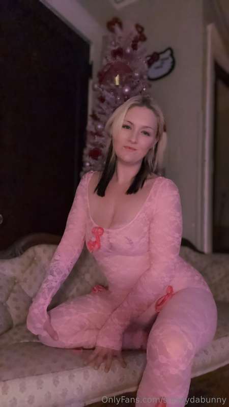 Valentine’s Day is right around the corner 🎀🎀 3
