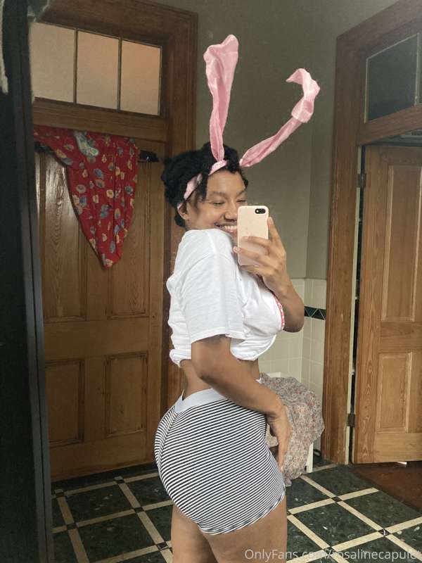 Do u guys wanna cum on my ass?