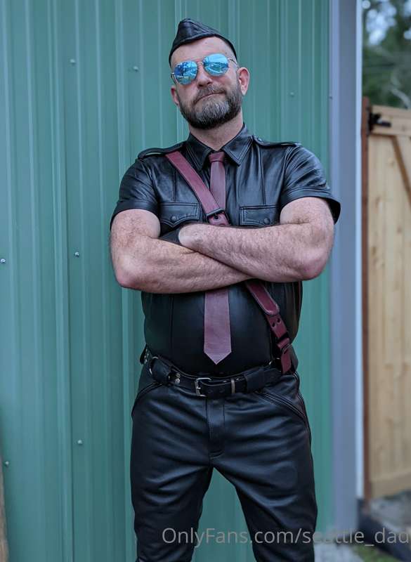 I went to hang with my buddy and he dressed me up head to to..