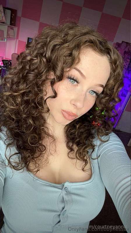 Are you ready to discover your next FUN-SIZED internet girlf.. 3