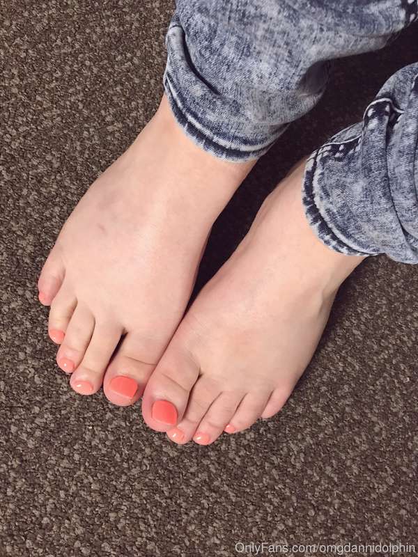 Dolphins have feet? No way! 👀
