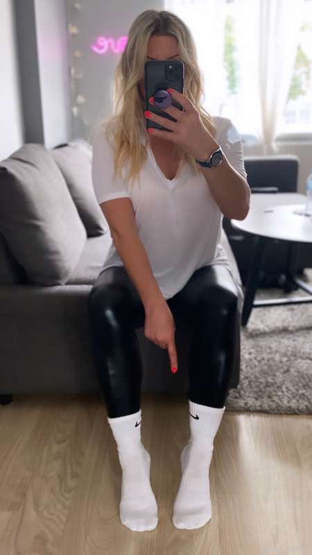 Bow down and worship my sweaty sock! 🙇‍♂️