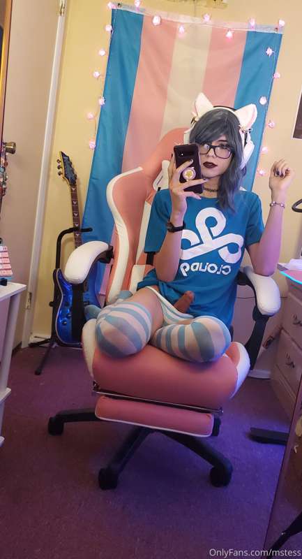 Sorry for the reposttt💖 heres a bunch of pics pt2 5