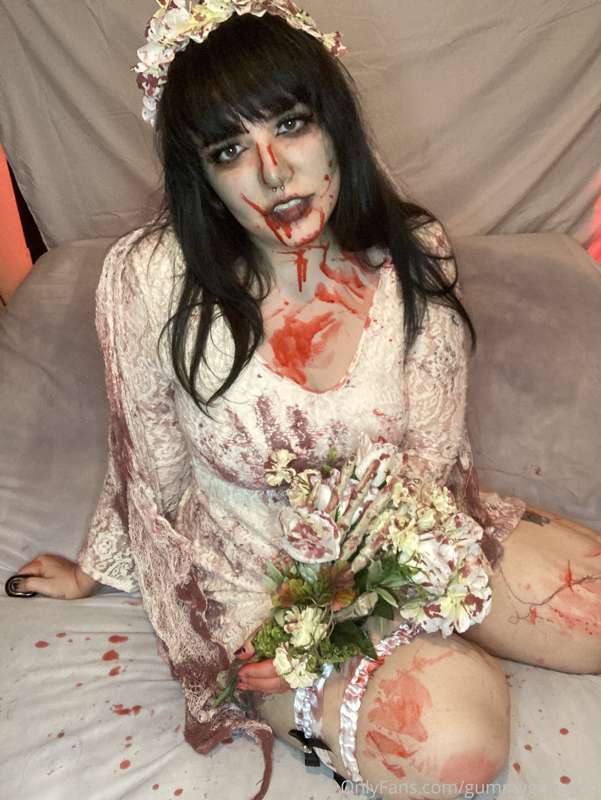 Till death do us part, then I’m gonna eat ya💀❤️ 5