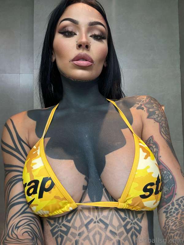 rifatti gli occhi tiè 👅