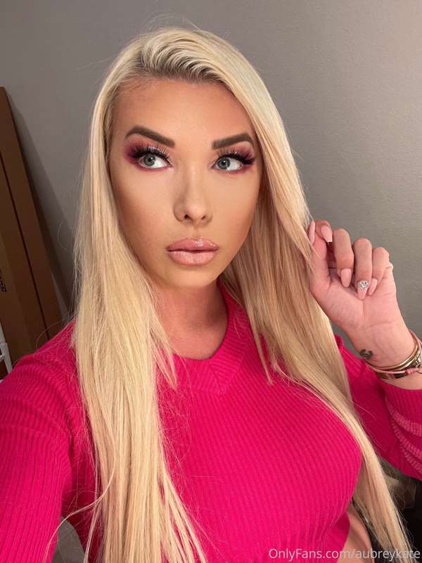 It’s finally Friday 😘 message me and tell me what your plans..