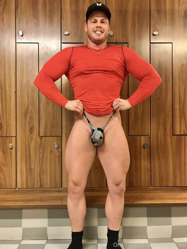 Backday today so I put on a leg show. Makes sense, lol. 😉 Le.. 3