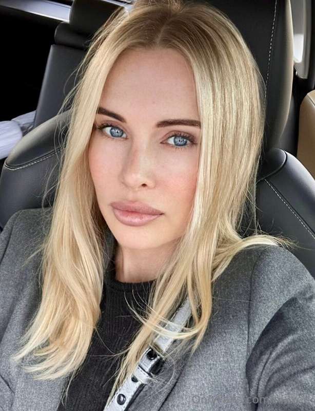 Hi, I'm @the_snow_queen 💎Mommy who will punish you for bad b..
