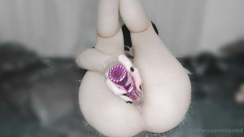 Horny emo girl probando regalitos👉🏻👈🏻 6