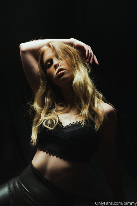 MY FIRST SET IS HERE! 
-- SHADOWS: Photo Post 1 of 2 -- 

Th.. 7