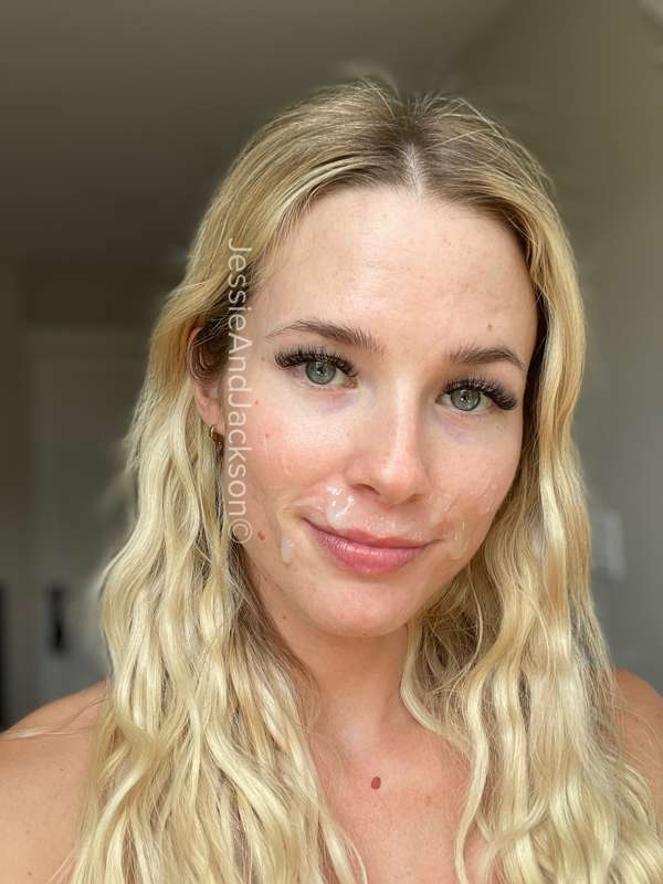 **Swipe to see what’s on my face**
How cum sluts start the m.. 7