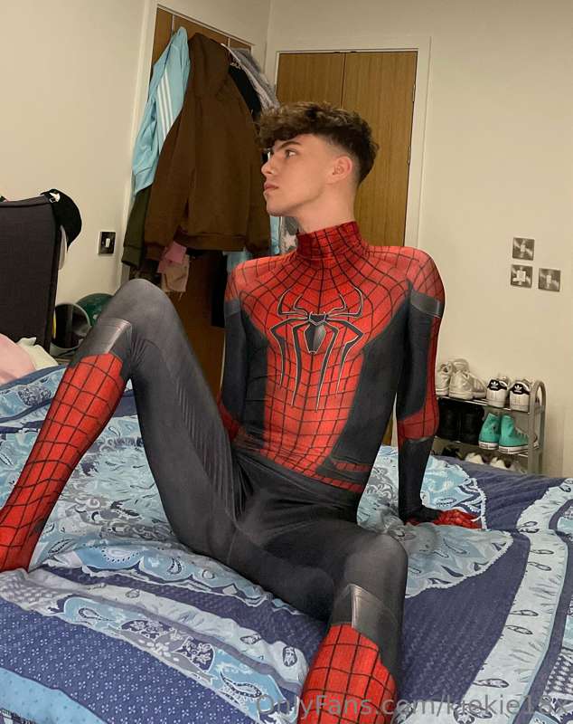 Happy Halloween from your friendly neighbourhood spider twin.. 28