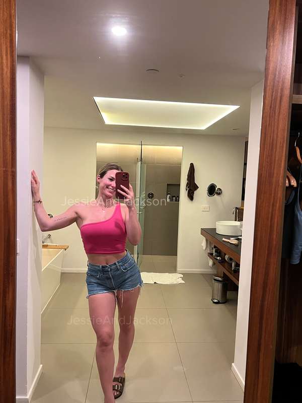 Felt cute 🌸
No bra 👀 1