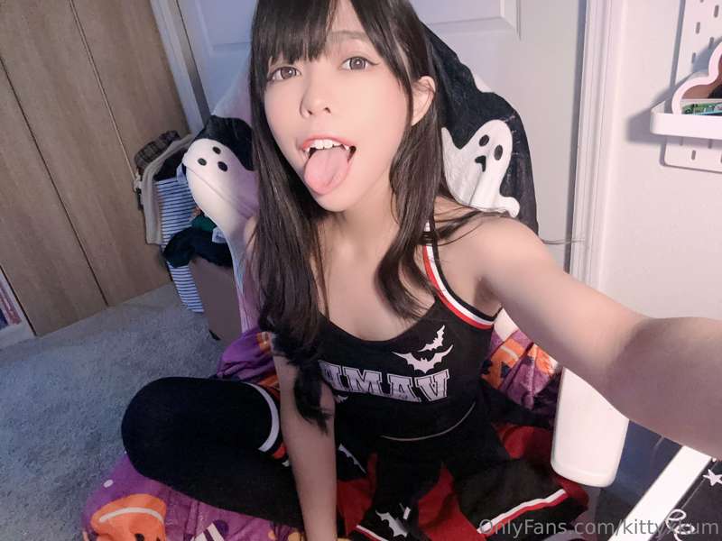 i have a halloween party tomorrow where i will also be celeb.. 19
