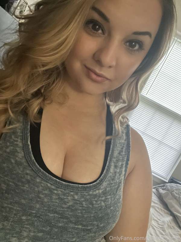 Going out for drinks tonight! Who’s buying? 😘