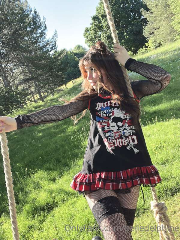 Please swing me !! 🥺 34