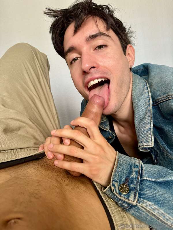 Playing peekaboo with @alejandrotwinkx 🙈 Should I post more? 1