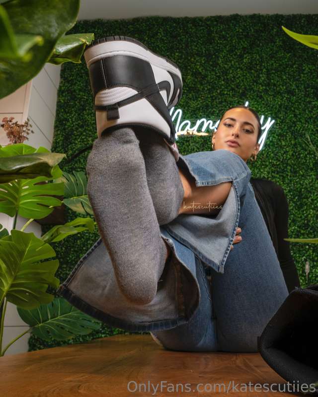 For my stinky sock and sneaker fans😘 3