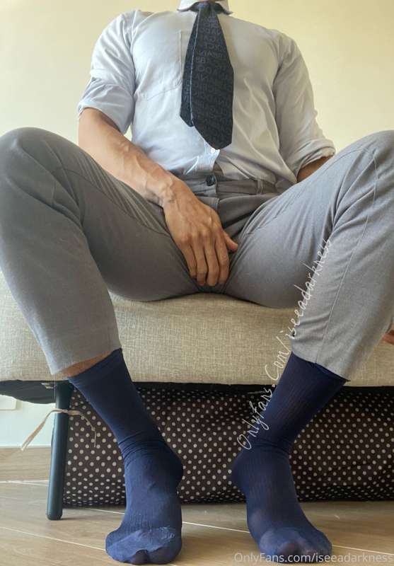 Fetish Friday: Crawl over and worship daddy's socks and feet 2