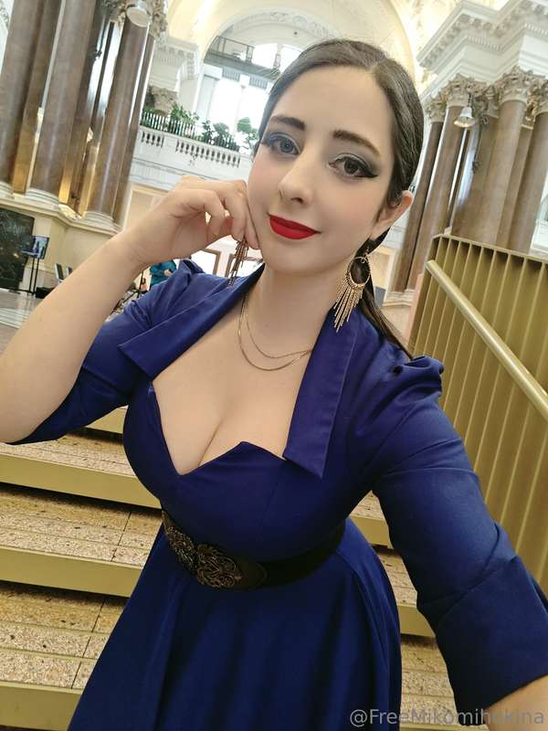 All dressed up with nowhere to go... except my DMs at https:..