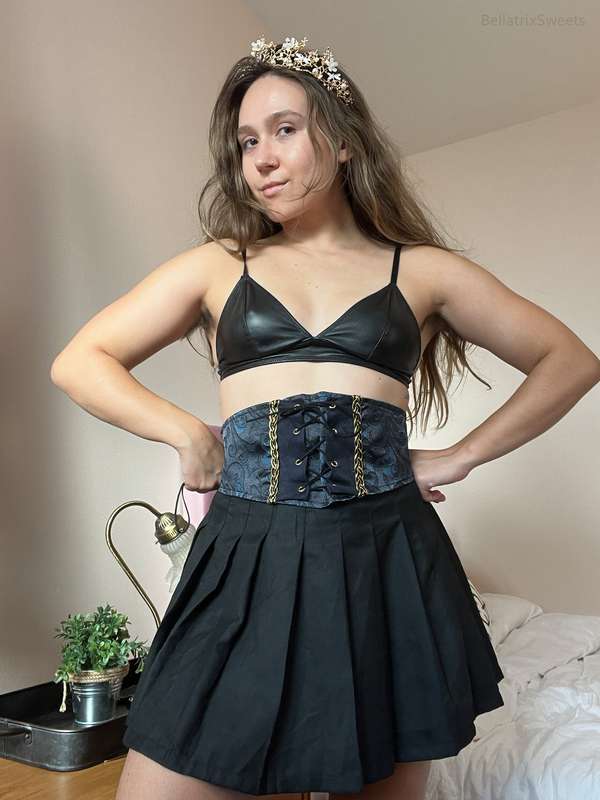 feeling festive, i love dressing up! this is my high fantasy.. 2