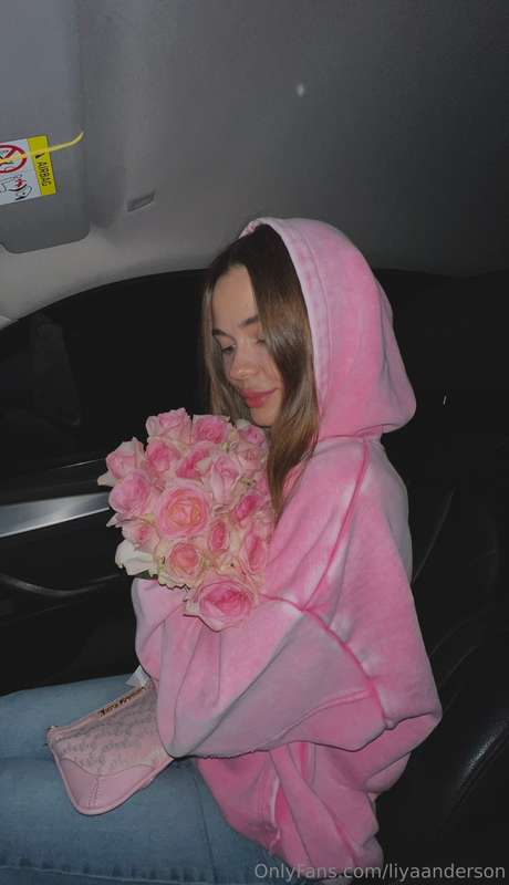 I just love flowers🥰 When they are around, the mood is diffe..