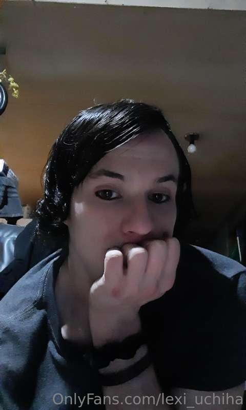 hmm gonna dye my hair later what color red, pink, purple, bl.. 2