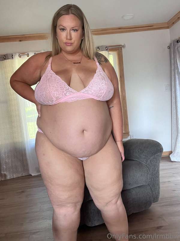 Belly is hanging real low these days 💕