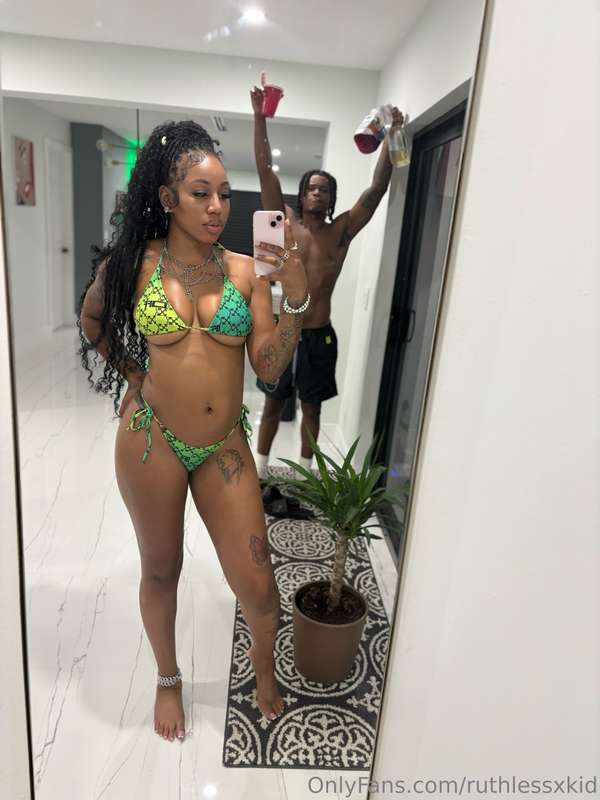 pretty lips came over & we had our own Mini pool party🥹🏝️❤️ .. 14