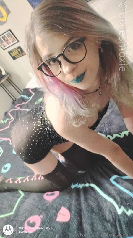 Got that alt girl stare... what are you looking at? 😉 Come c..