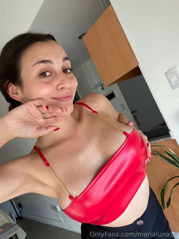 how would you react if it's your hands on these huge 🍒?