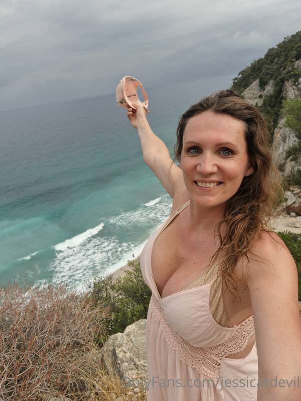 Journée à la plage sous les nuages hier ! Il faisait très lo.. 5