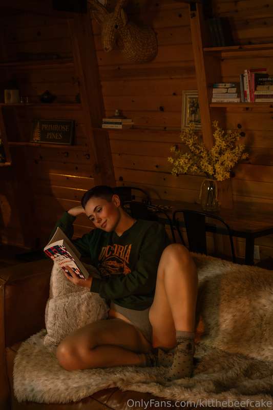 Would you date a bookworm? 4