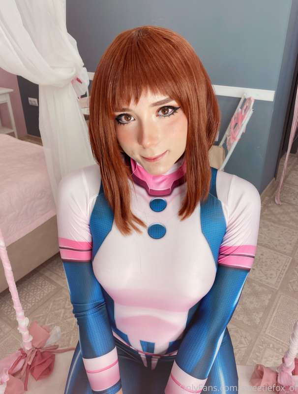 Photoset includes more 100 photos! 
Start with erotic part i.. 7