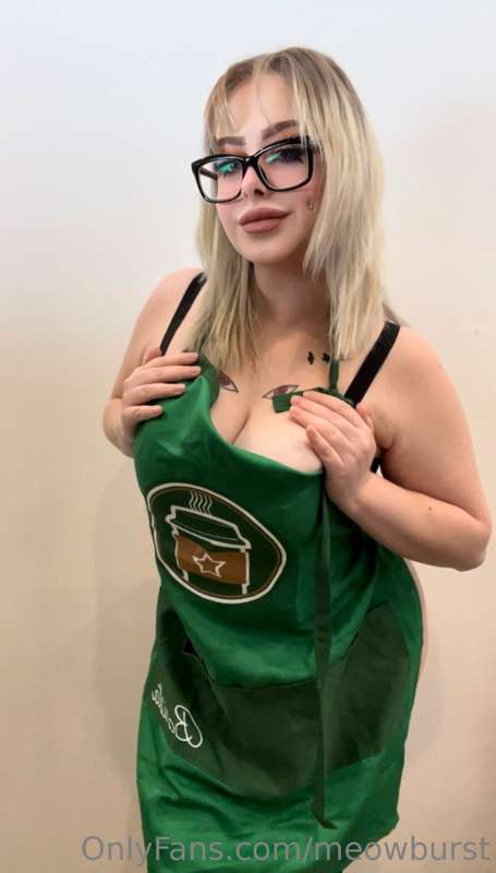 Happy Halloween im your barista how can i help you 💚