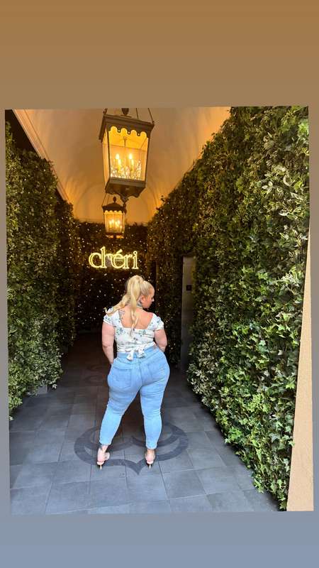 ✨🍷🫶🏻🩵 Sunday funday in jeans 