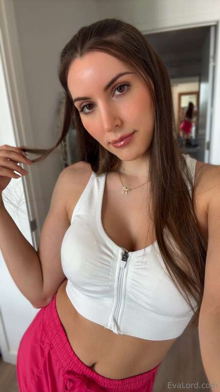 Would you date a girl who has a bigger cock than you??😌🥰
