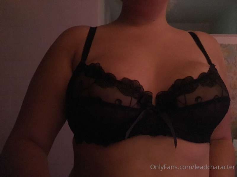 Here are some sexy photos I took on my laptop🤍 2