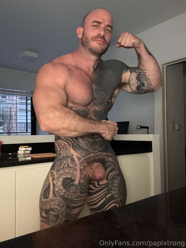 Waking up, with my dick looking to the front 🔥