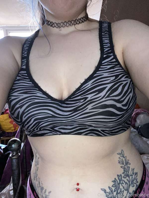 Trying to decide which of my old bras I should ditch...💖 wha.. 3