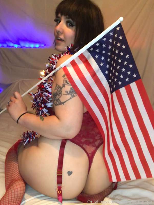 Happy 4th of July! ❤️🤍💙 (we’re all gonna pretend this wasn’t.. 13