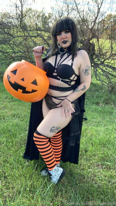 Happy Halloween to all of you! 🎃🧡 I hope you enjoyed my 31 d.. 25