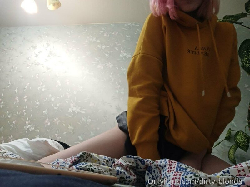 I have a cool outfit and took a picture for you? Do you like..